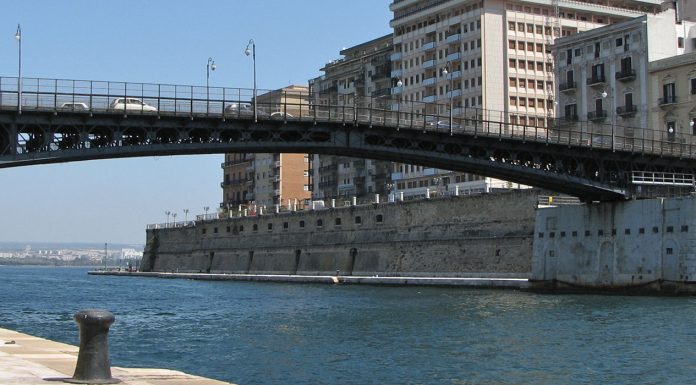 La Marina continua a essere tra gli aspetti identitari di Taranto