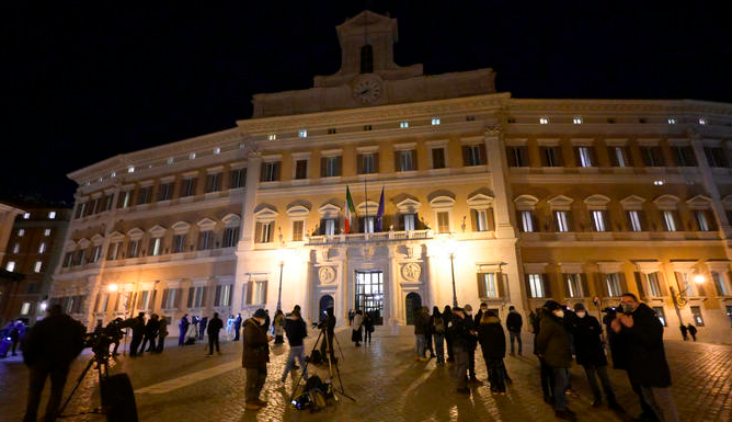 Mattarella bis come argine al circo politico